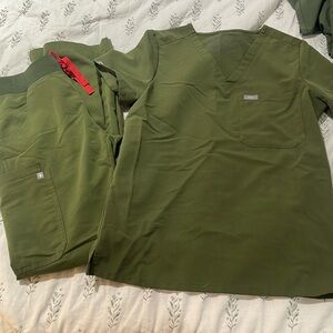 Xs tall figs bottoms and xs top in green